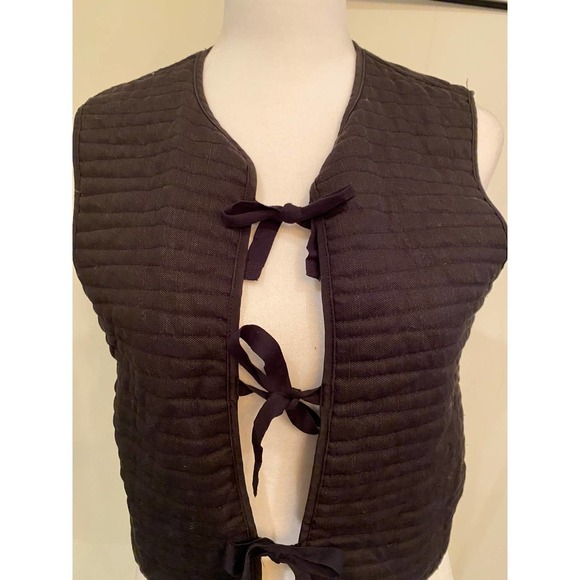 Aritzia Wilfred Black Quilted Vest - Picture 2 of 9